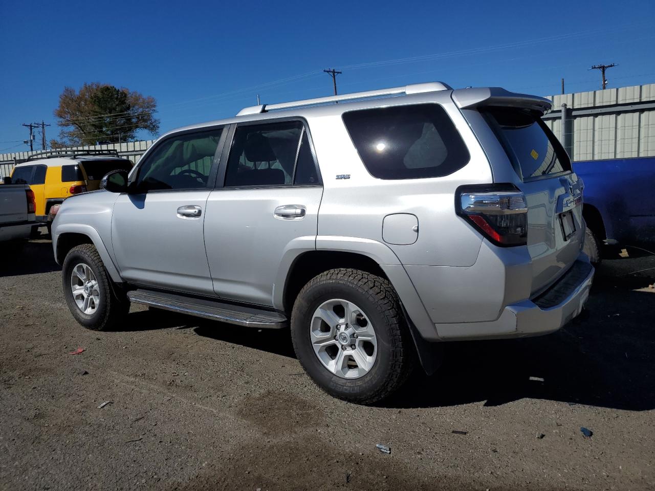 Image 2 of Toyota 4Runner Sr5 2014 with VIN JTEZU5JR0E5073414