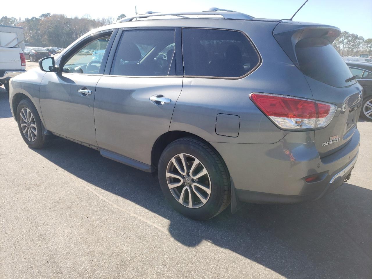 Image 2 of 2015 NISSAN PATHFINDER S 2015 with VIN 5N1AR2MN2FC675590