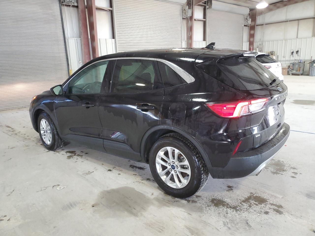 Image 2 of 2020 FORD ESCAPE SE 2020 with VIN 1FMCU0G62LUC60971
