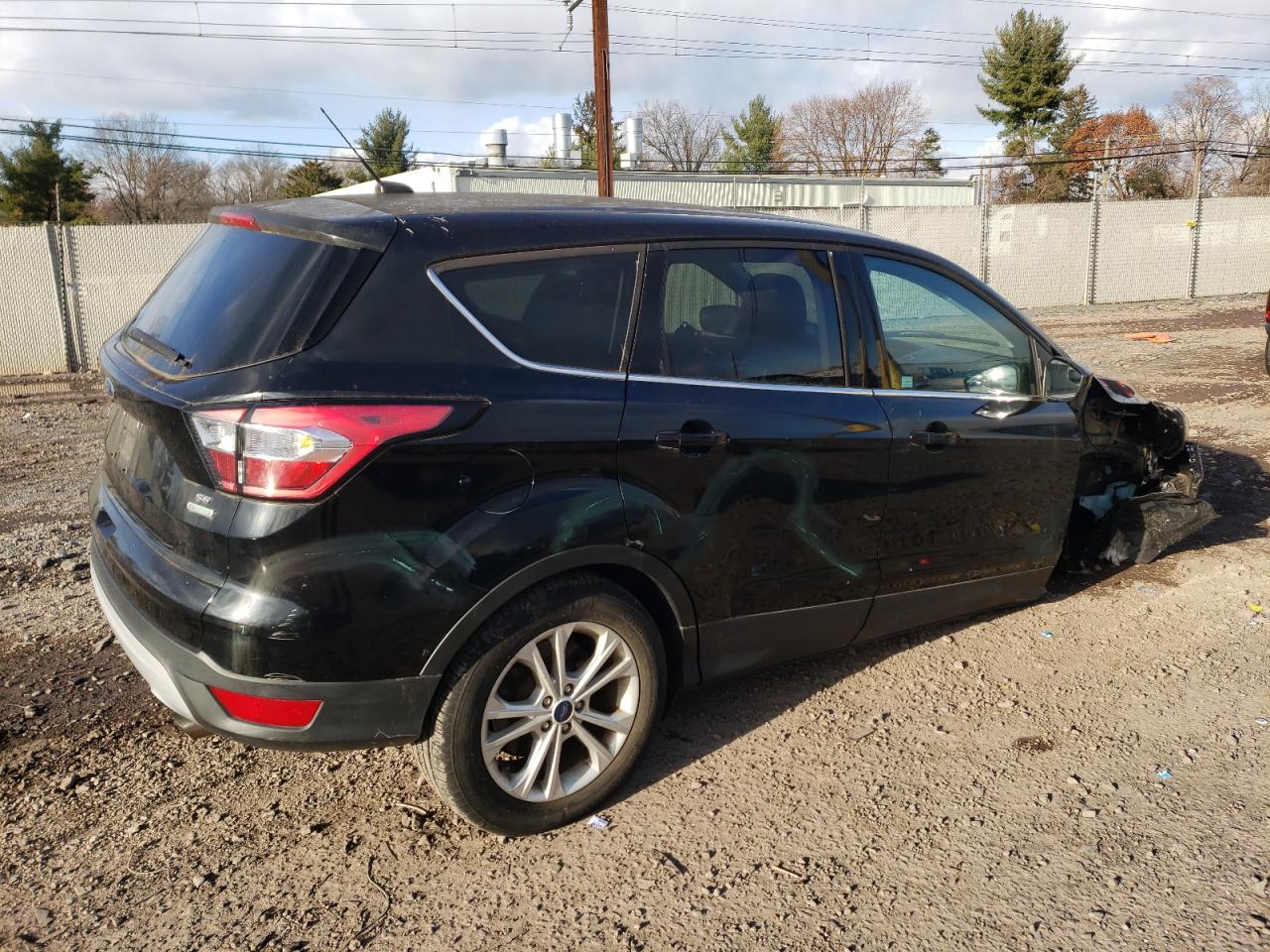Image 3 of 2017 FORD ESCAPE SE 2017 with VIN 1FMCU0GD2HUD48182