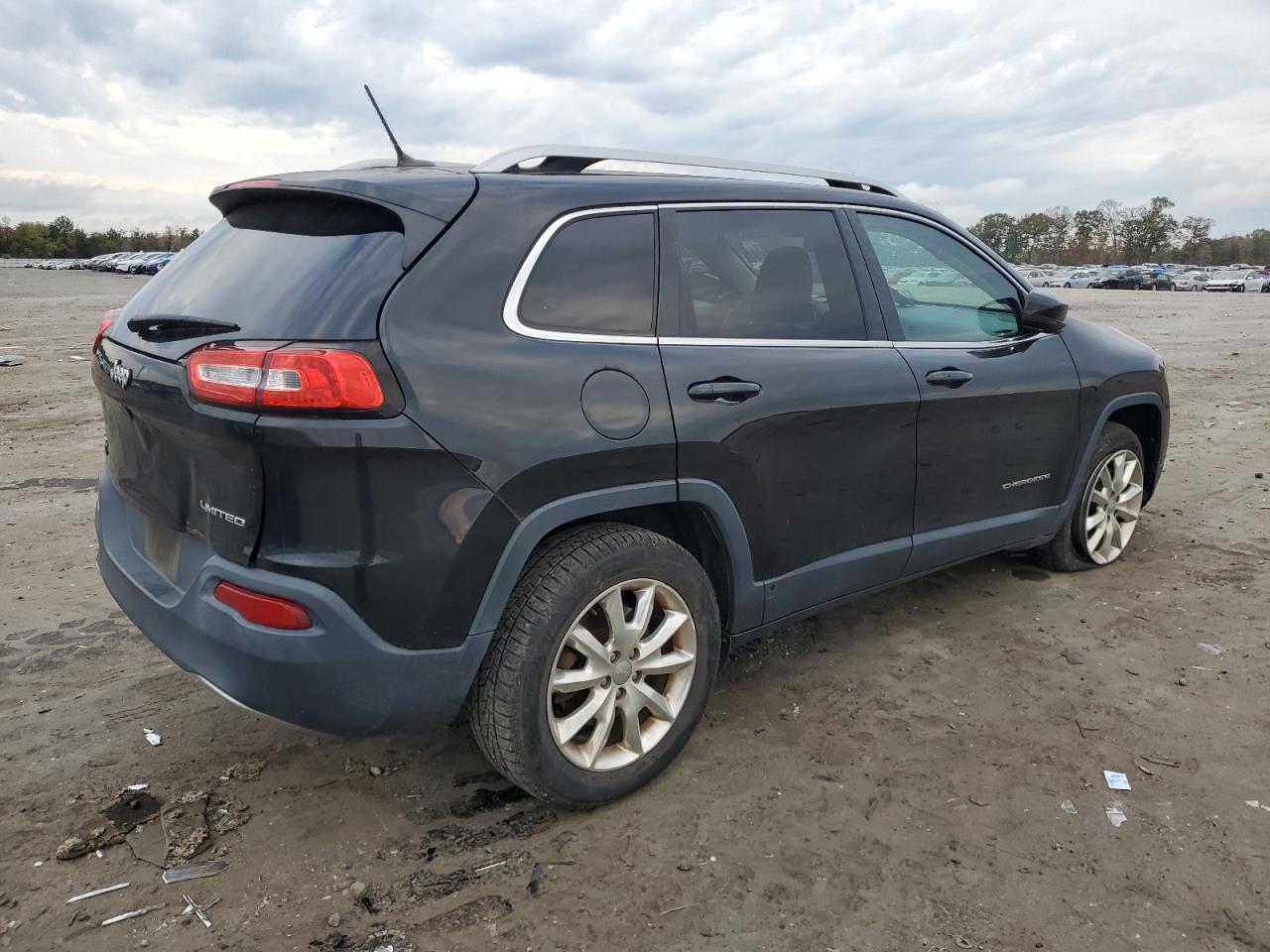 Image 3 of 2015 JEEP CHEROKEE LIMITED 2015 with VIN 1C4PJMDB3FW770293