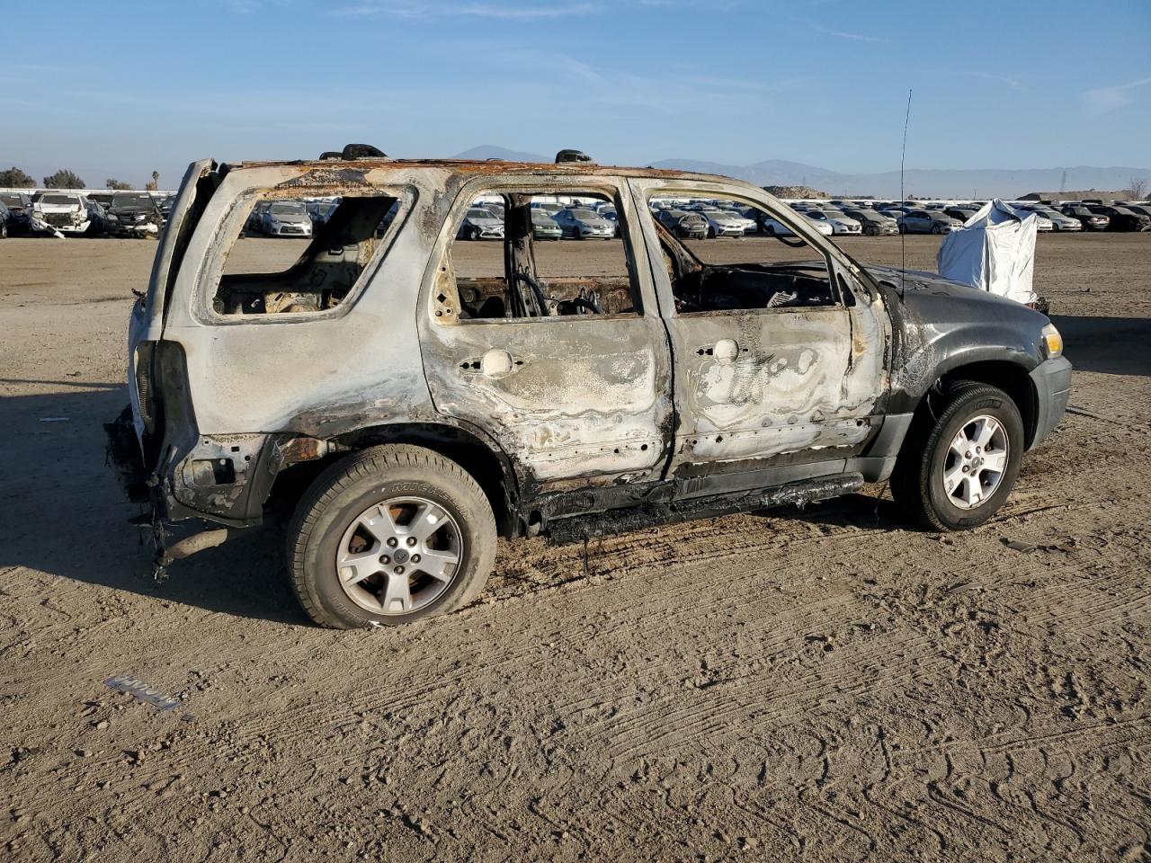 Image 3 of 2005 FORD ESCAPE XLT 2005 with VIN 1FMYU93105KB84931