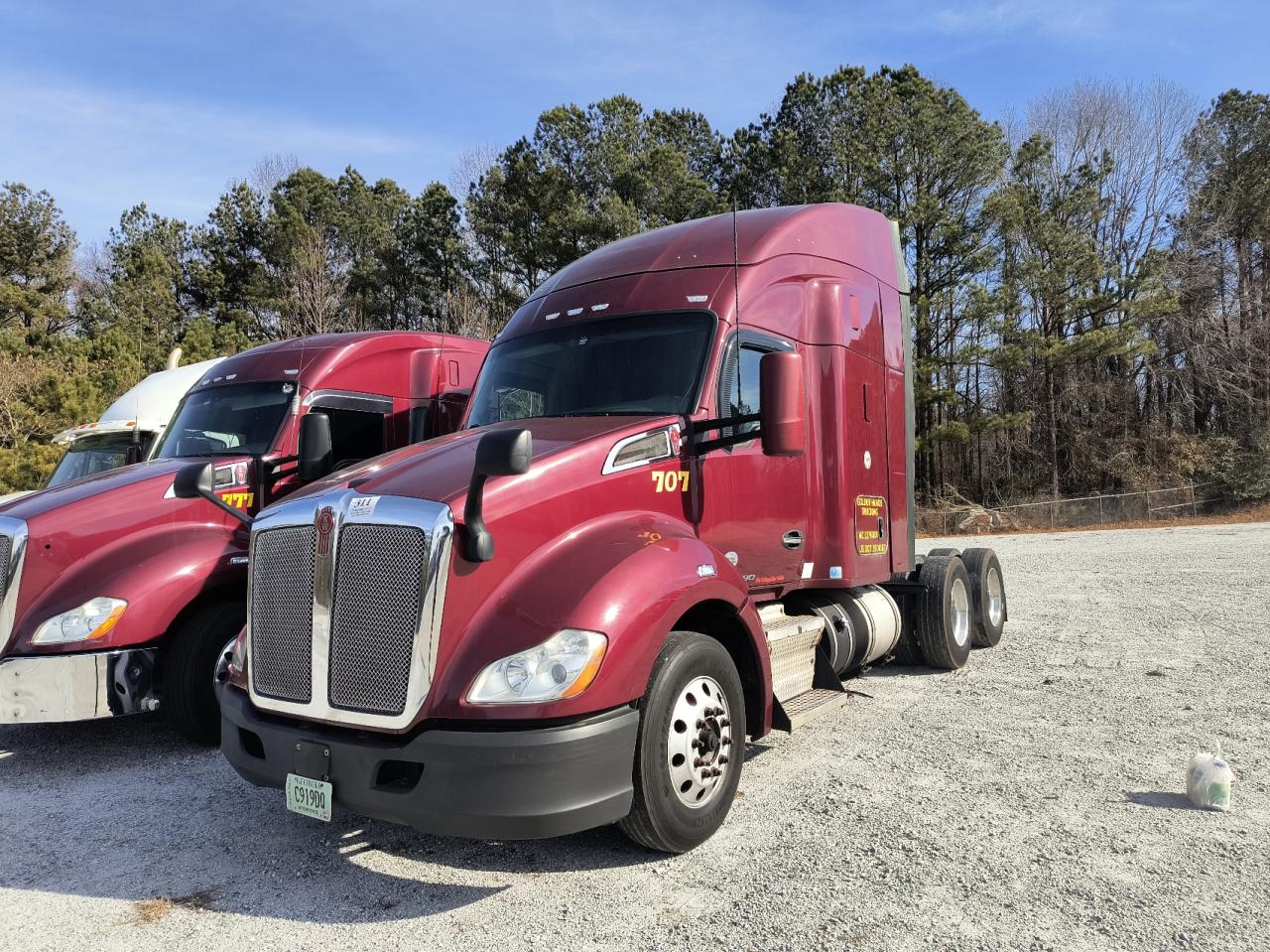 Image 2 of 2017 KENWORTH CONSTRUCTION T680 2017 with VIN 1XKYDP9X7HJ131209