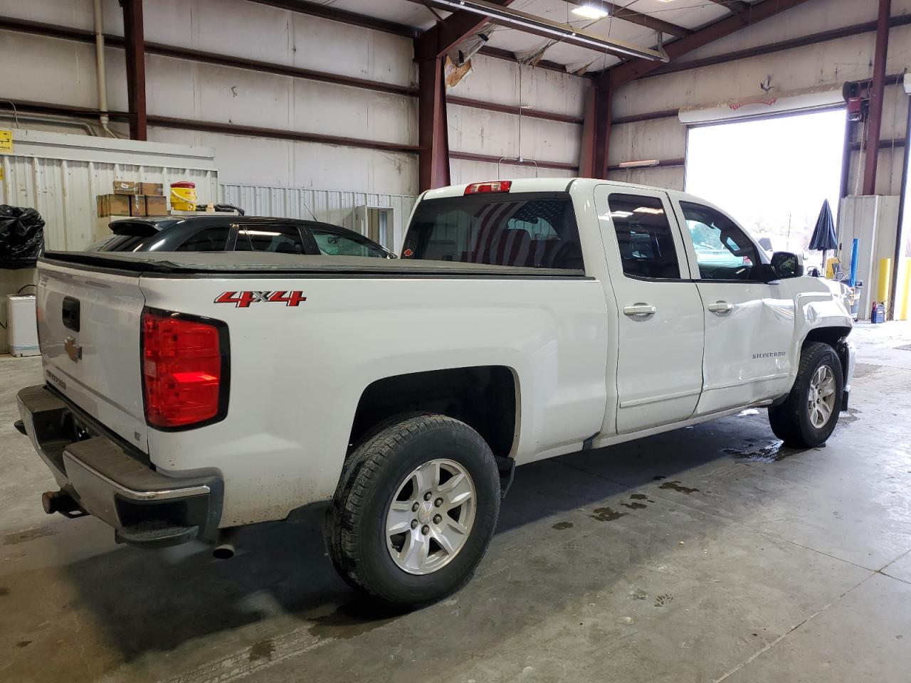 Image 3 of 2018 CHEVROLET SILVERADO K1500 LT 2018 with VIN 1GCVKRECXJZ313920