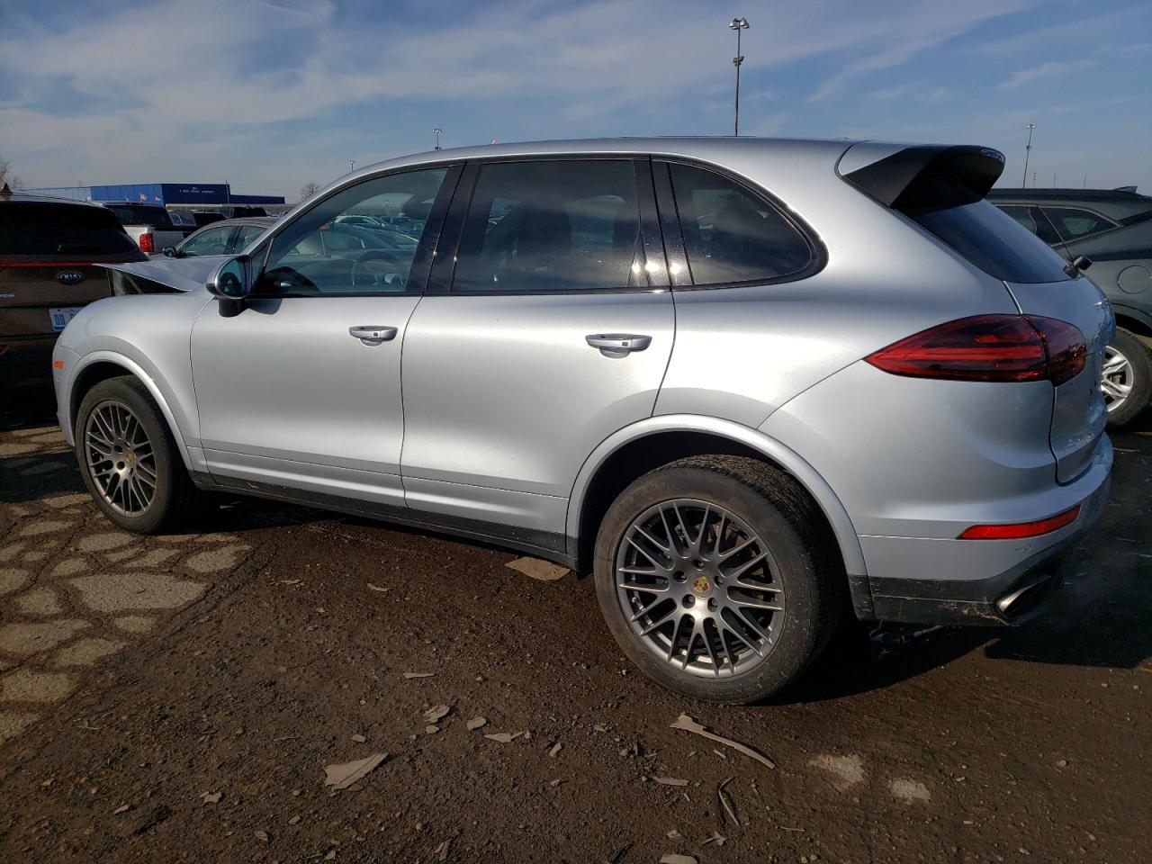 Obraz 2 z 2017 PORSCHE CAYENNE  2017 z VIN WP1AA2A25HKA90757