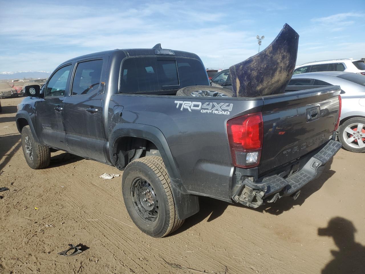 Obraz 2 z 2018 TOYOTA TACOMA DOUBLE CAB 2018 z VIN 3TMCZ5AN0JM129770