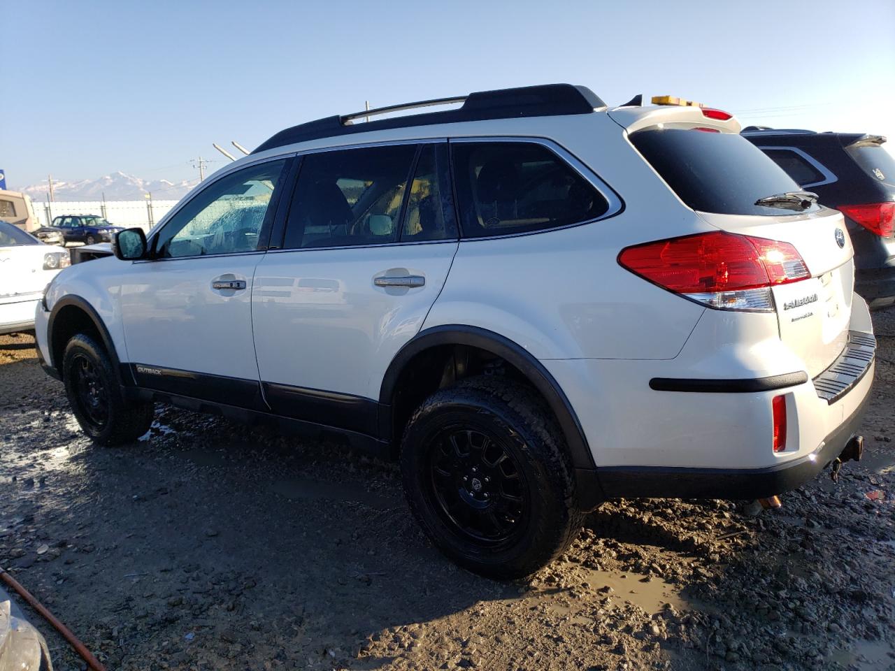 Image 2 of 2014 SUBARU OUTBACK 2.5I LIMITED 2014 with VIN 4S4BRBPC1E3240315