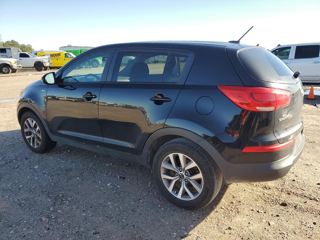 Image 2 of 2015 KIA SPORTAGE LX 2015 with VIN KNDPBCAC8F7757103