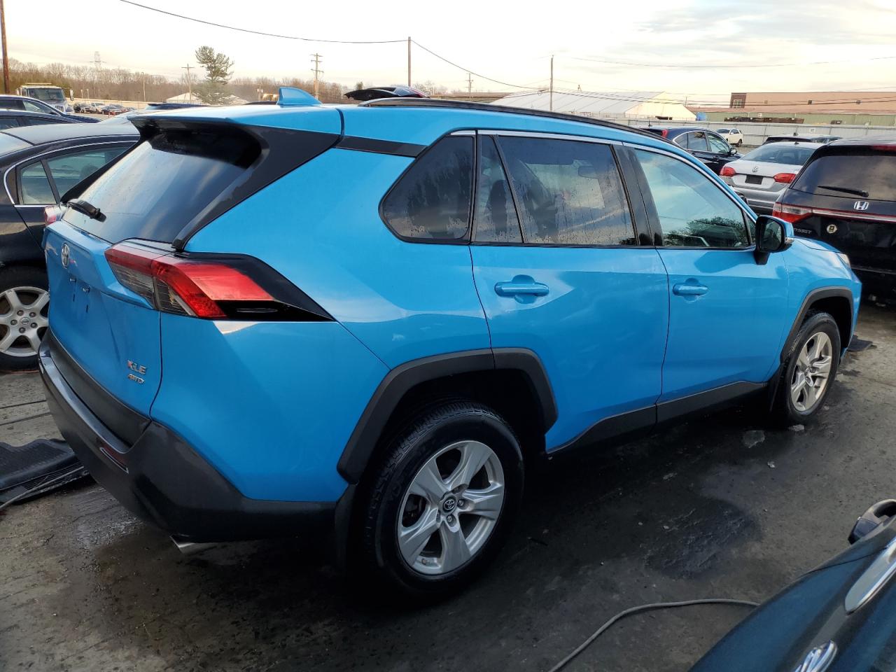 Изображение 3 2019 TOYOTA RAV4 XLE 2019 с VIN 2T3P1RFVXKC027239
