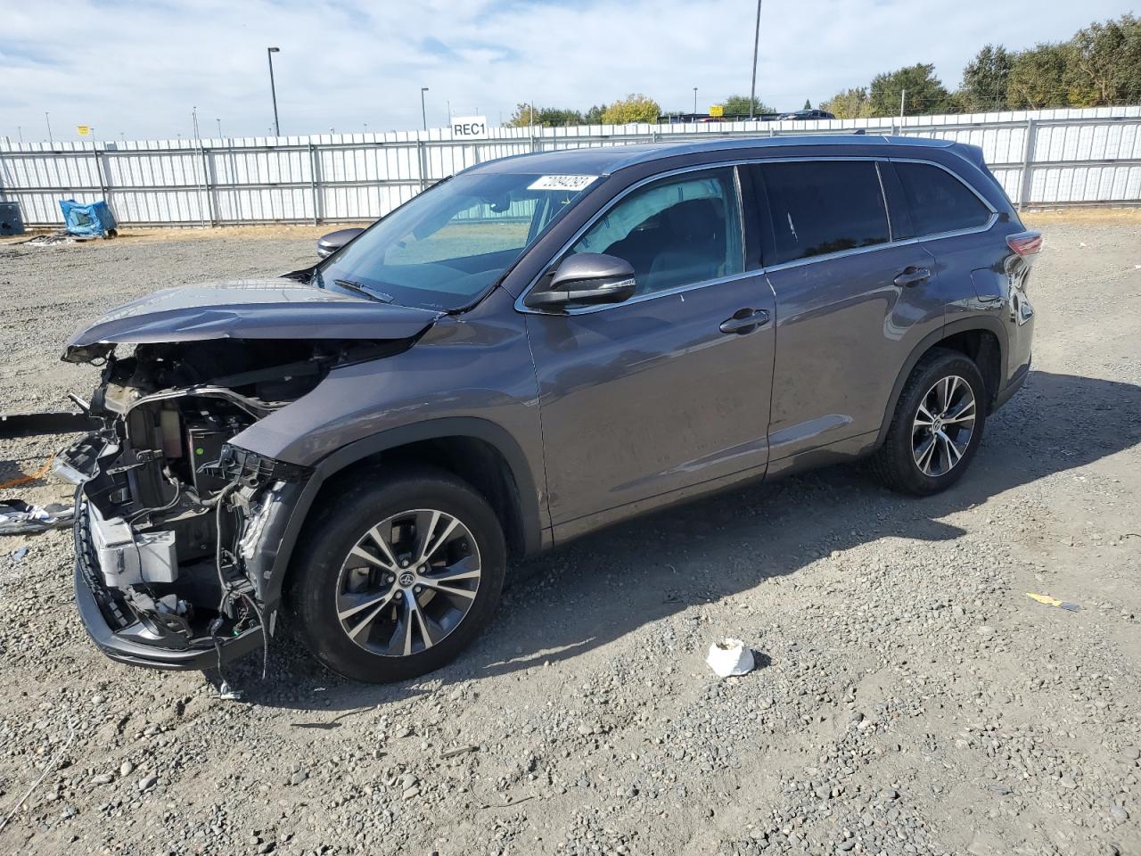 Image 1 of 2016 TOYOTA HIGHLANDER XLE 2016 with VIN 5TDKKRFH3GS135095