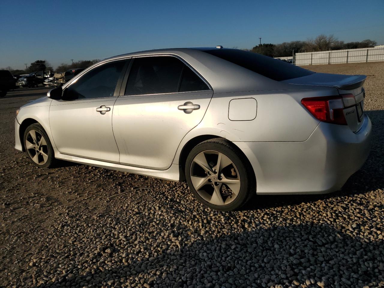 Obraz 2 z 2012 TOYOTA CAMRY SE 2012 z VIN 4T1BK1FK9CU521647