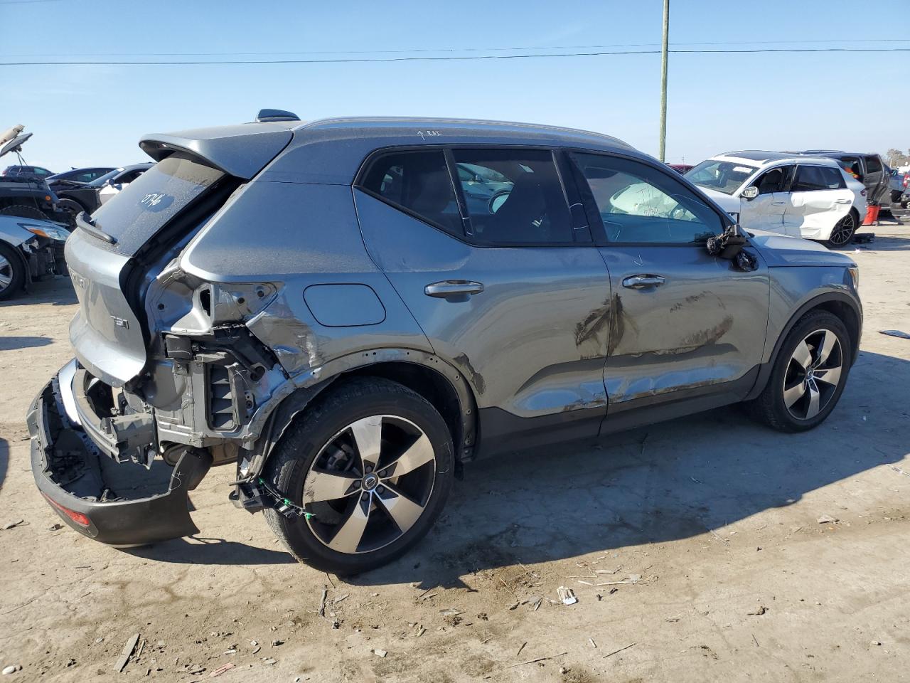 Image 3 of 2019 VOLVO XC40 T5 MOMENTUM 2019 with VIN YV4162XZ4K2013650
