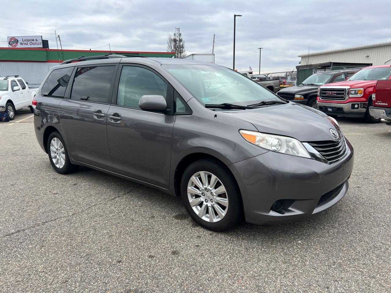 Image 1 of 2011 TOYOTA SIENNA LE 2011 with VIN 5TDJK3DC7BS019987