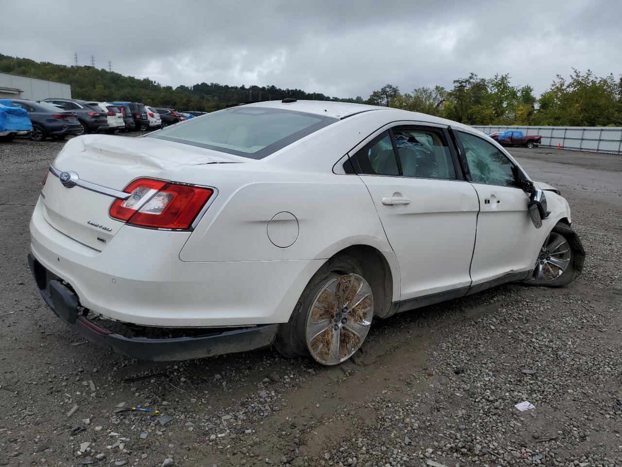 Obraz 3 z 2011 FORD TAURUS LIMITED 2011 z VIN 1FAHP2JW0BG101746