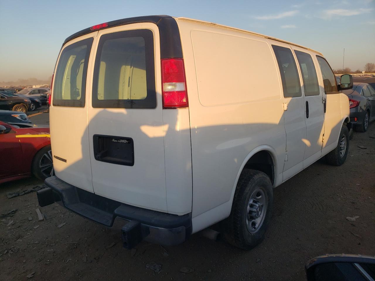Изображение 3 2019 CHEVROLET EXPRESS G2500  2019 с VIN 1GCWGAFG1K1232023
