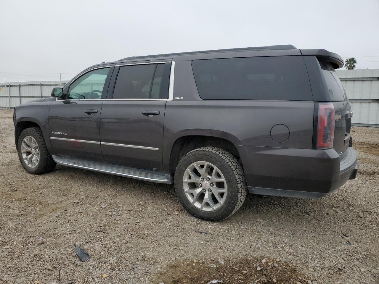 Obraz 2 z 2016 GMC YUKON XL C1500 SLE 2016 z VIN 1GKS1FKC3GR248429