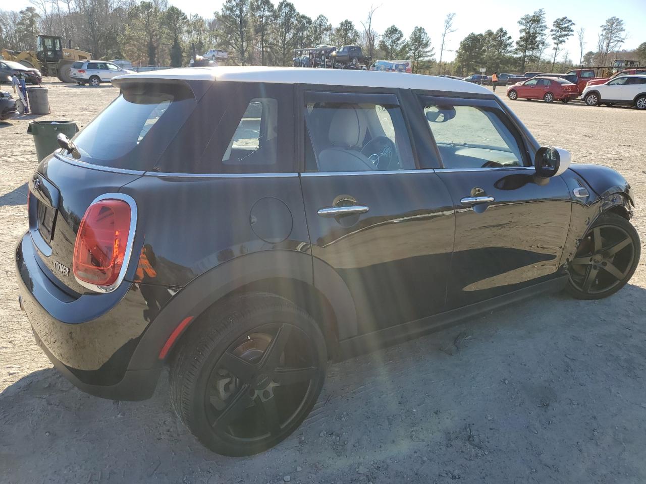 Image 3 of 2020 MINI COOPER  2020 with VIN WMWXU7C04L2L89898