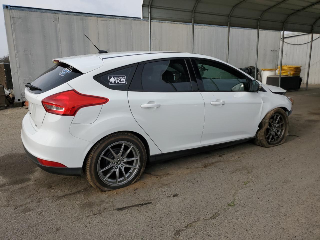 Image 3 of 2016 FORD FOCUS SE 2016 with VIN 1FADP3K26GL363365