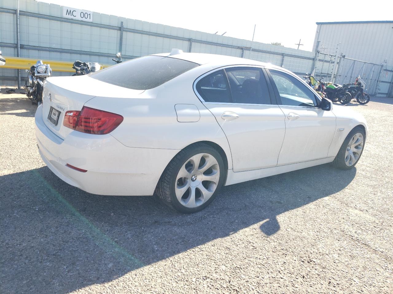Image 3 of 2013 BMW 528 I 2013 with VIN WBAXG5C50DDY32030