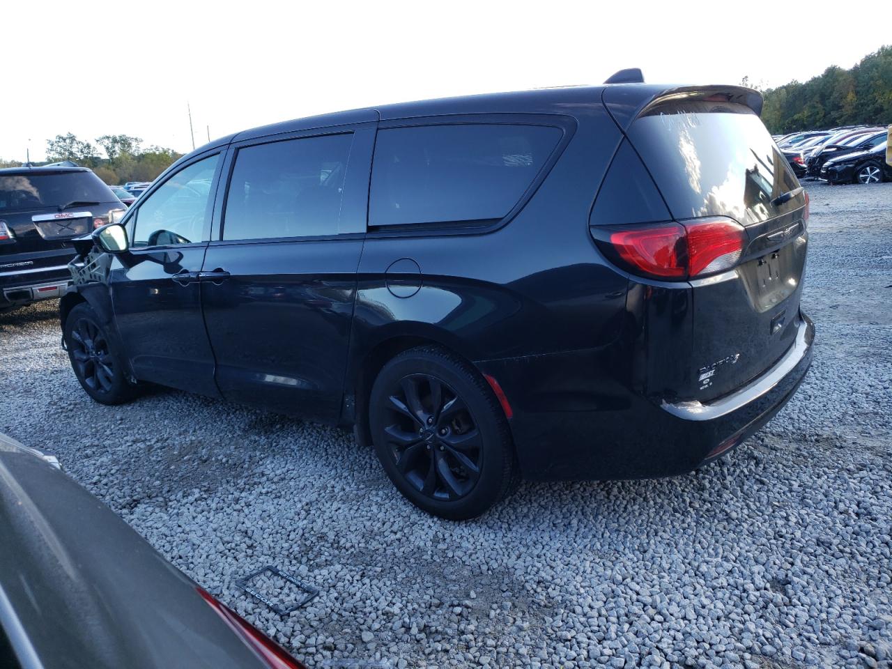 Изображение 2 2020 CHRYSLER PACIFICA TOURING 2020 с VIN 2C4RC1FG0LR150547