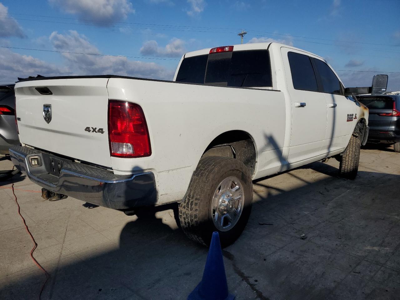Изображение 3 2015 RAM 2500 SLT 2015 с VIN 3C6UR5DL0FG649639