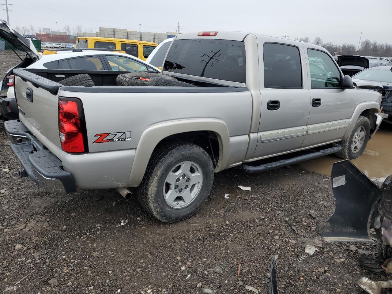 Image 3 of 2006 CHEVROLET SILVERADO K1500 2006 with VIN 2GCEK13T461147804