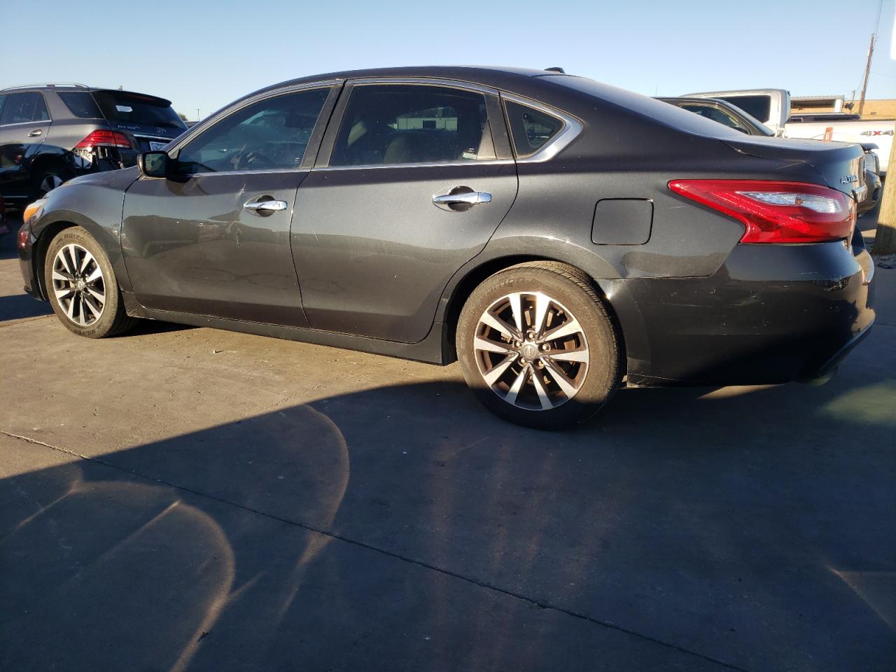 Obraz 2 z 2017 NISSAN ALTIMA 2.5 2017 z VIN 1N4AL3AP9HC290957