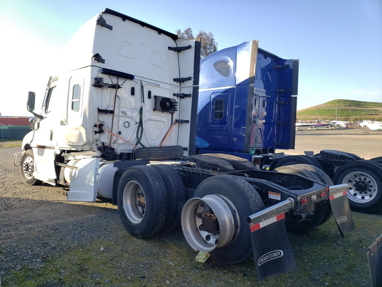 Image 3 of 2021 FREIGHTLINER CASCADIA 126  2021 with VIN 3AKJHHDR3MSMU8237
