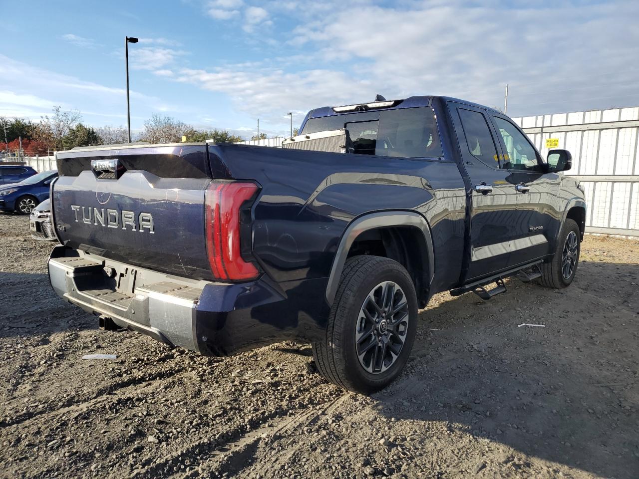 Изображение 3 2023 TOYOTA TUNDRA DOUBLE CAB LIMITED 2023 с VIN 5TFJA5DA1PX075065