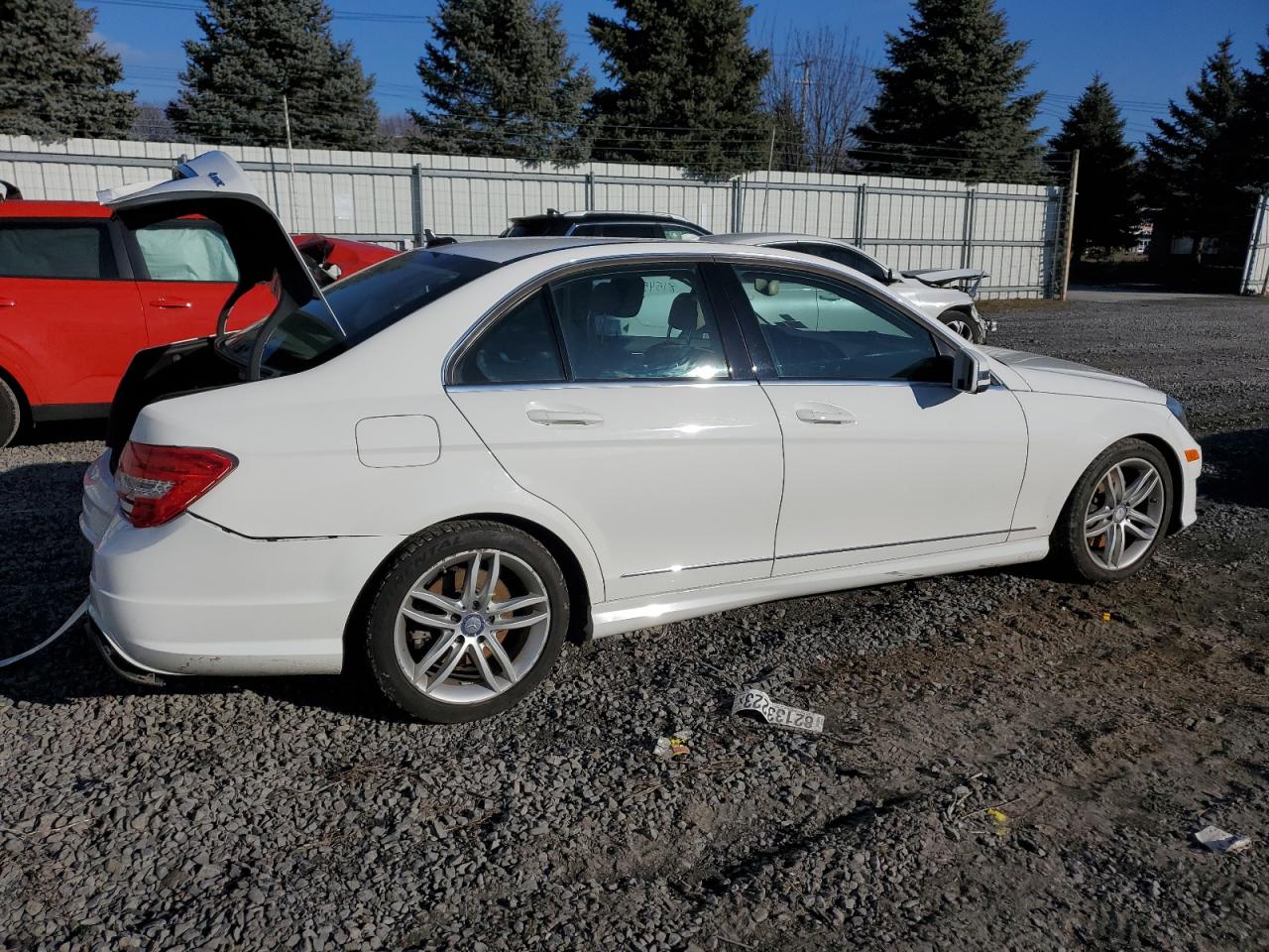 Изображение 3 2013 MERCEDES-BENZ C 300 4MATIC 2013 с VIN WDDGF8AB7DG132185
