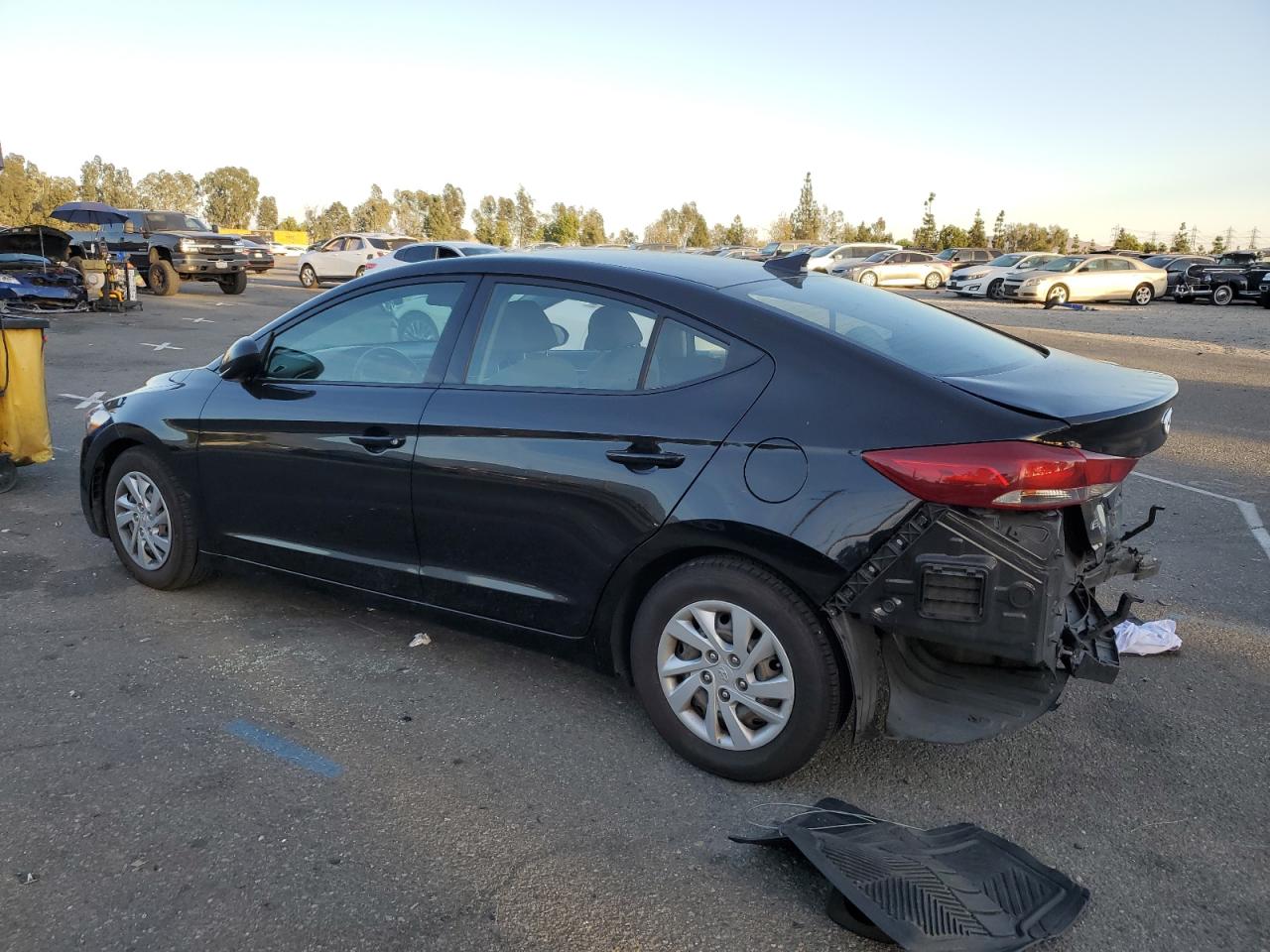 Изображение 2 2017 HYUNDAI ELANTRA SE 2017 с VIN 5NPD74LF0HH209872