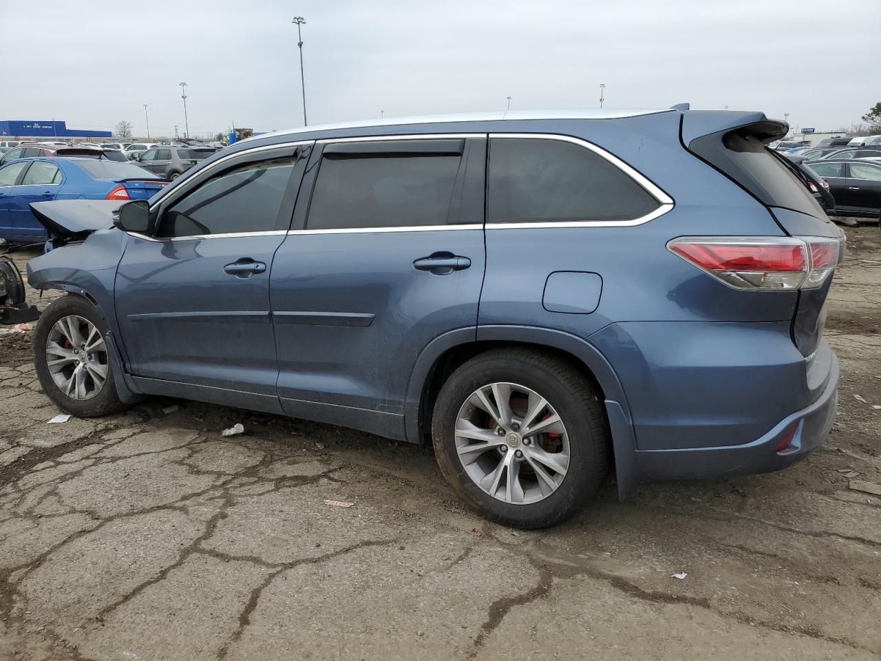 Изображение 2 2015 TOYOTA HIGHLANDER XLE 2015 с VIN 5TDJKRFH3FS221937