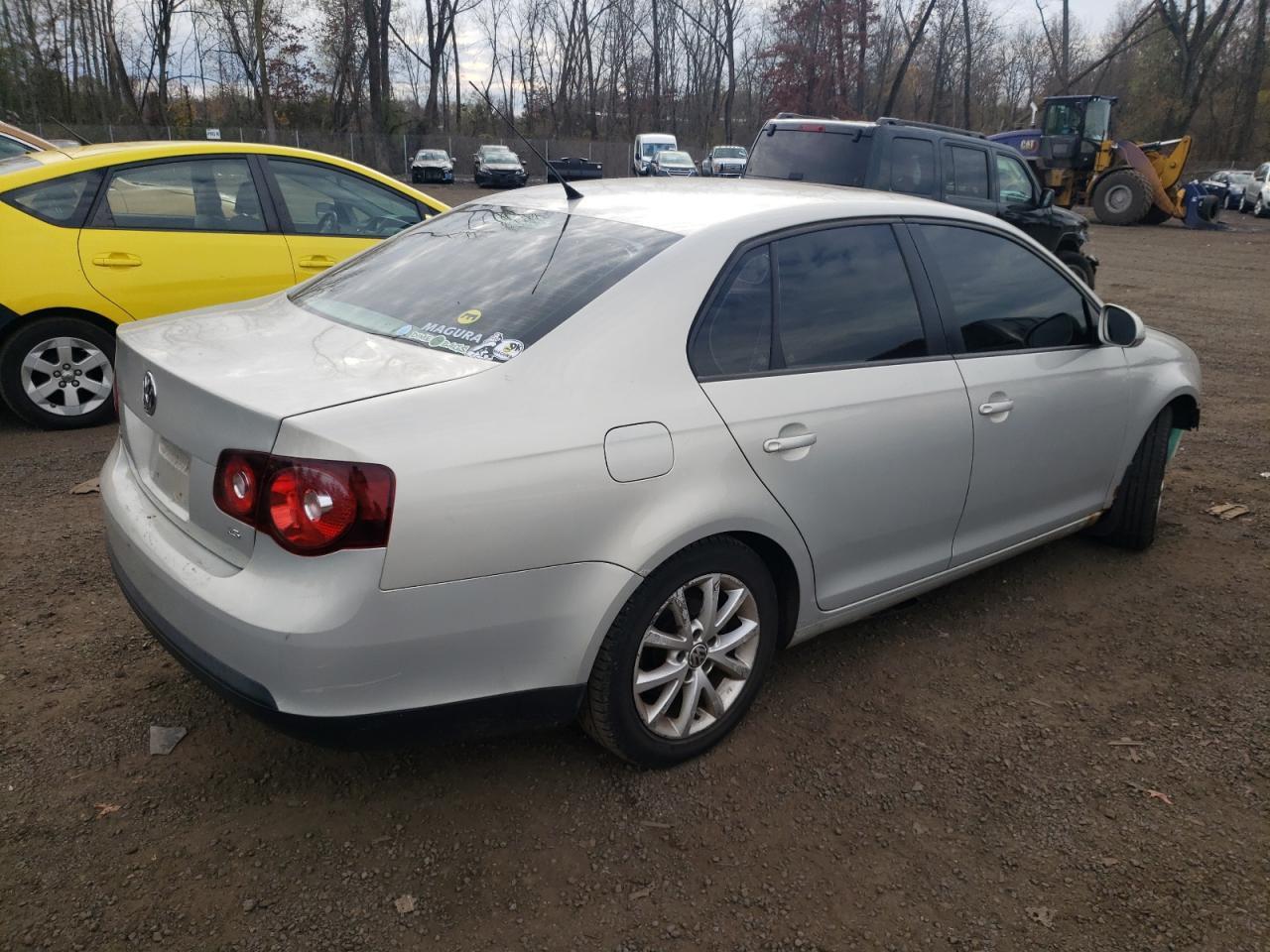 Image 3 of 2010 VOLKSWAGEN JETTA SE 2010 with VIN 3VWRZ7AJ0AM137772