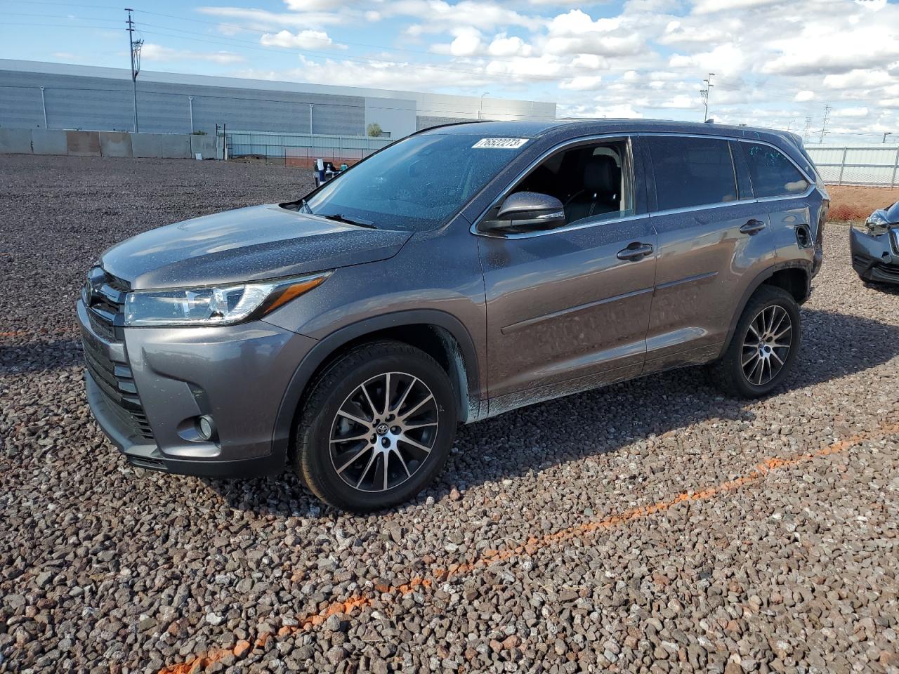 Изображение 1 2018 TOYOTA HIGHLANDER SE 2018 с VIN 5TDKZRFH6JS288251