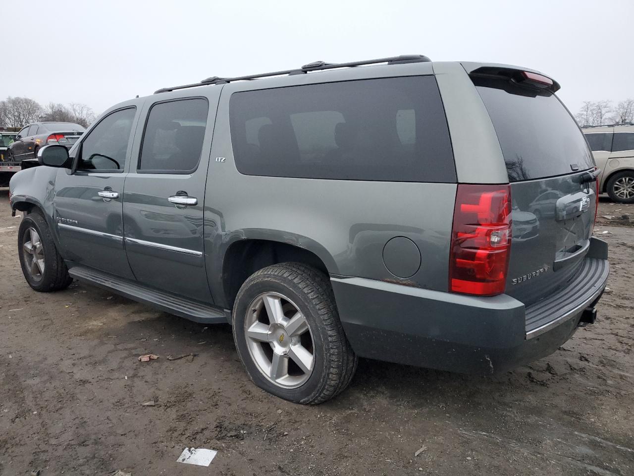 Image 2 of 2011 CHEVROLET SUBURBAN K1500 LTZ 2011 with VIN 1GNSKKE31BR172058