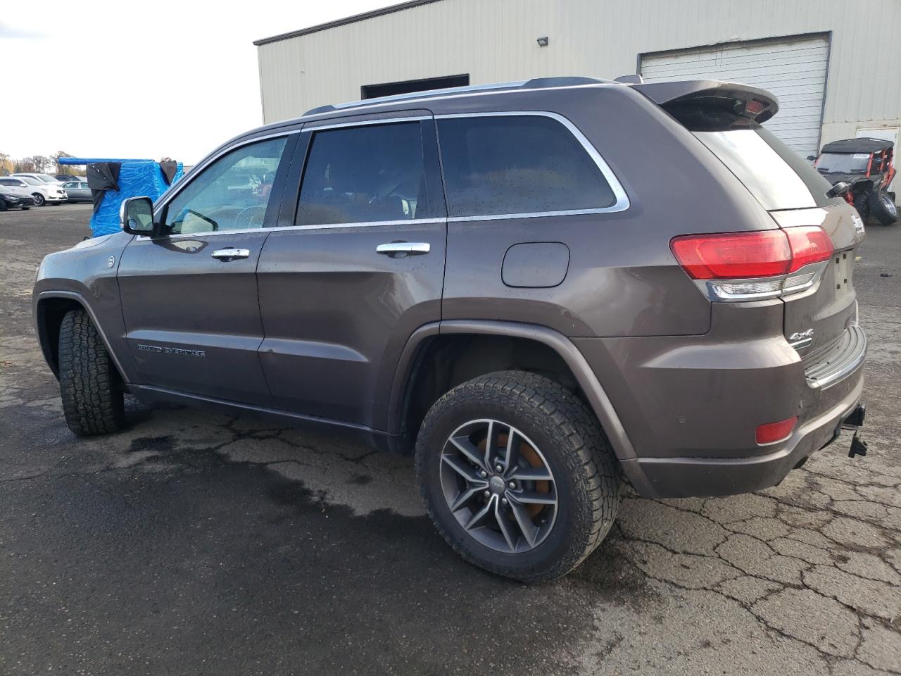 Image 2 of 2018 JEEP GRAND CHEROKEE OVERLAND 2018 with VIN 1C4RJFCM2JC401409