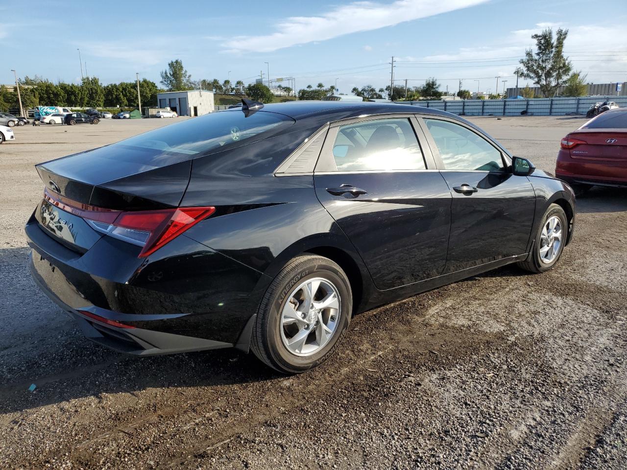 Image 3 of 2023 HYUNDAI ELANTRA SE 2023 with VIN KMHLL4AG8PU466345