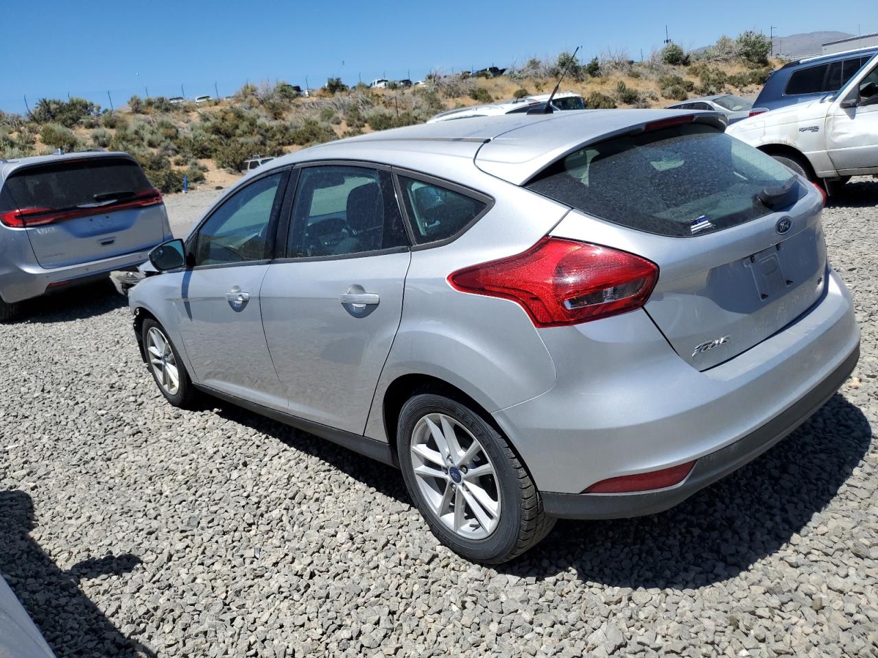 Изображение 2 Ford Focus Se 2018 с VIN 1FADP3K27JL295374
