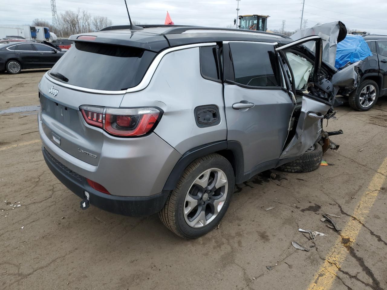 Image 3 of 2019 JEEP COMPASS LIMITED 2019 with VIN 3C4NJDCB1KT742176