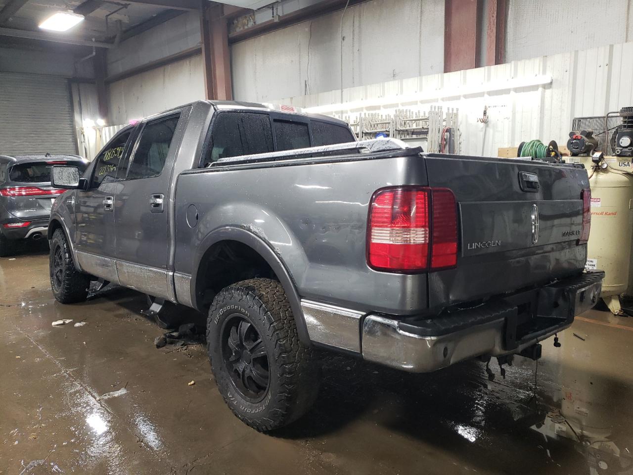 Изображение 2 2006 LINCOLN MARK LT  2006 с VIN 5LTPW18506FJ13890