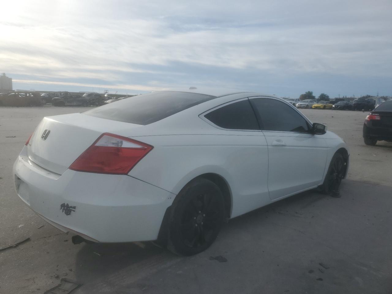 Image 3 of 2010 HONDA ACCORD EXL 2010 with VIN 1HGCS1B81AA012624