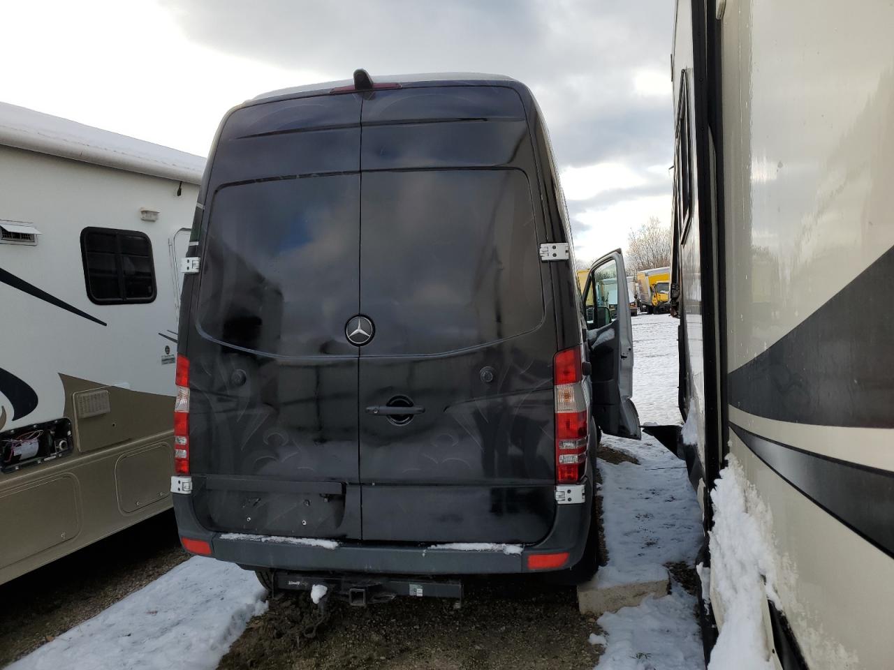 Image 3 of 2017 MERCEDES-BENZ SPRINTER 2500 2017 with VIN WD3PE7CDXHP379982