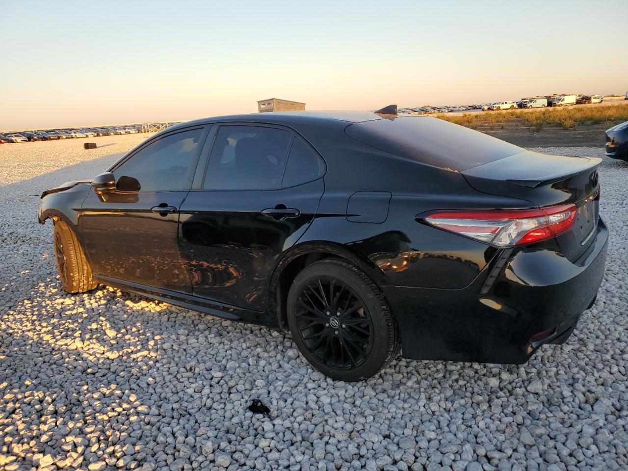 Obraz 2 z 2019 TOYOTA CAMRY L 2019 z VIN 4T1B11HK3KU235520