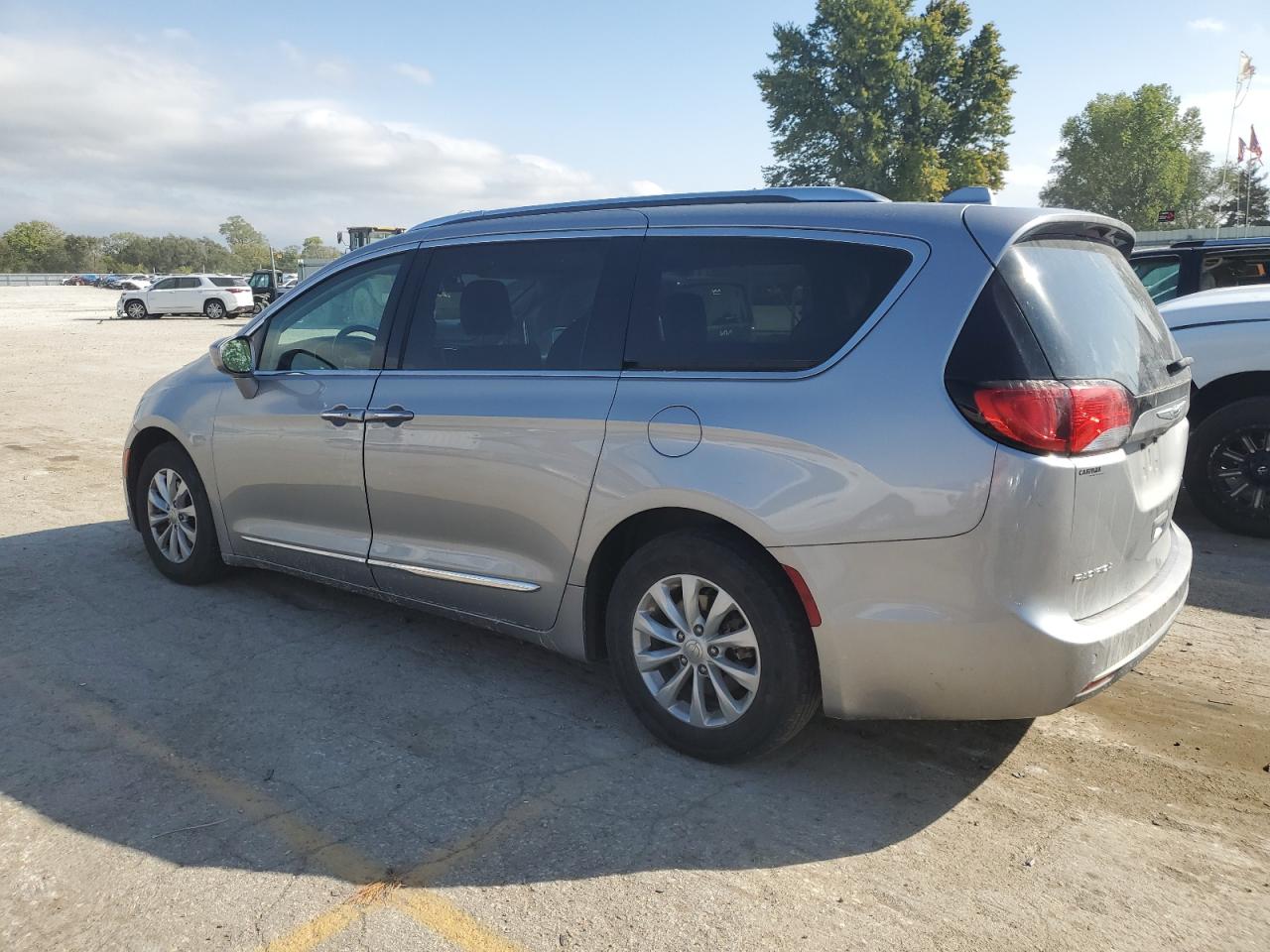 Изображение 2 2018 CHRYSLER PACIFICA TOURING L 2018 с VIN 2C4RC1BG6JR317982