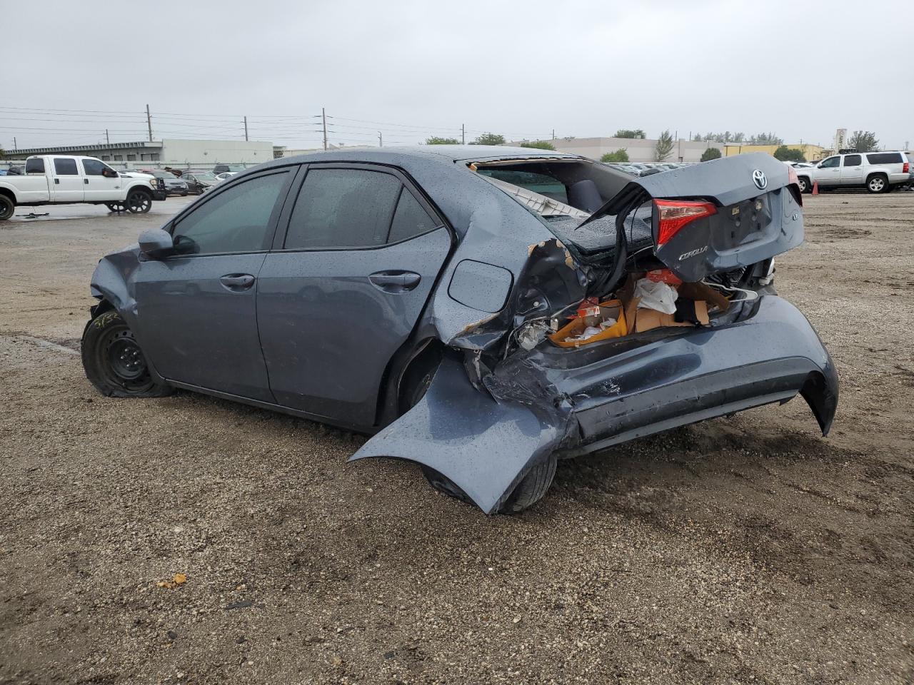 Изображение 2 2018 TOYOTA COROLLA L 2018 с VIN 5YFBURHE0JP777920