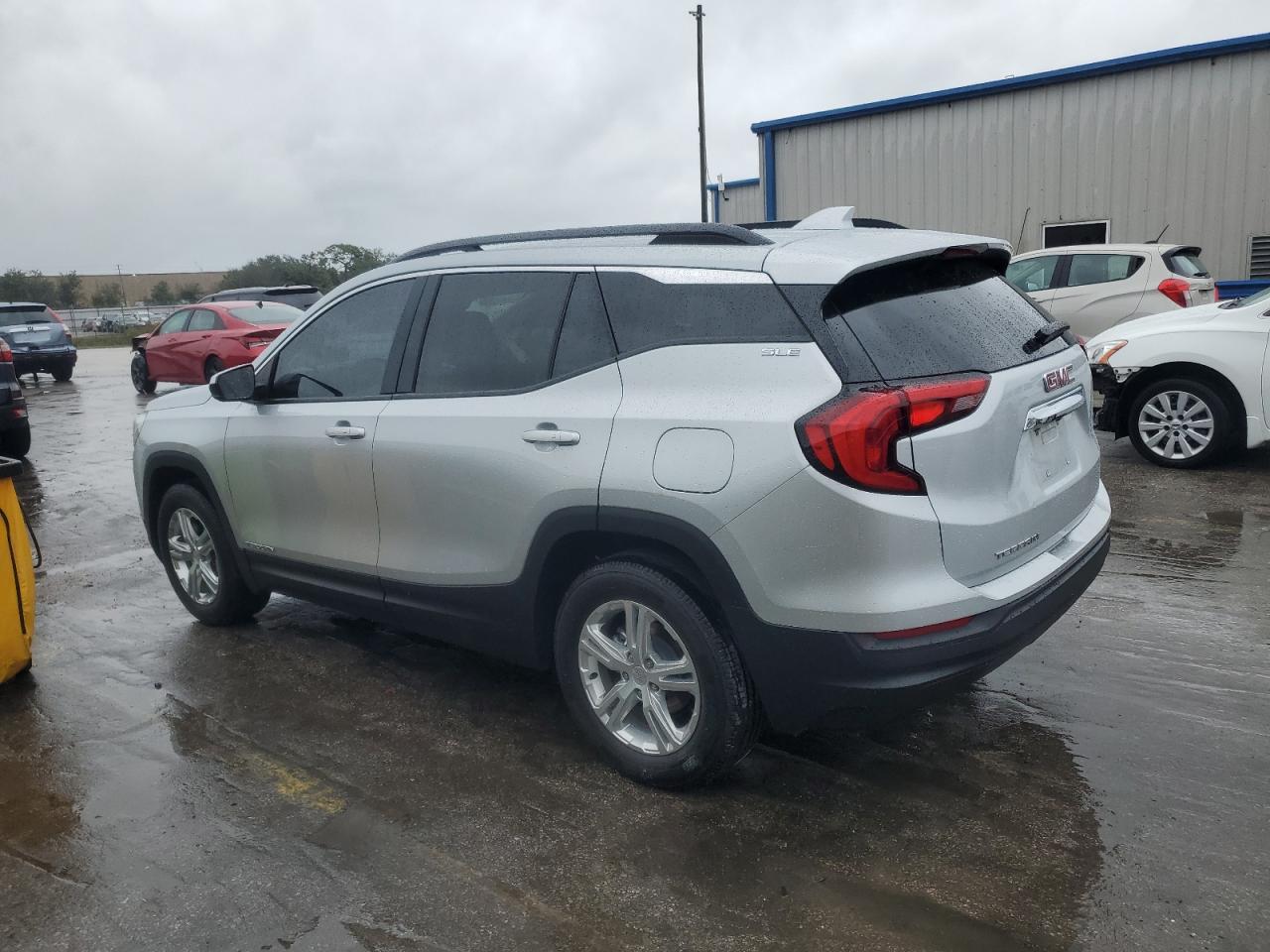 Image 2 of 2020 GMC TERRAIN SLE 2020 with VIN 3GKALMEV3LL169478