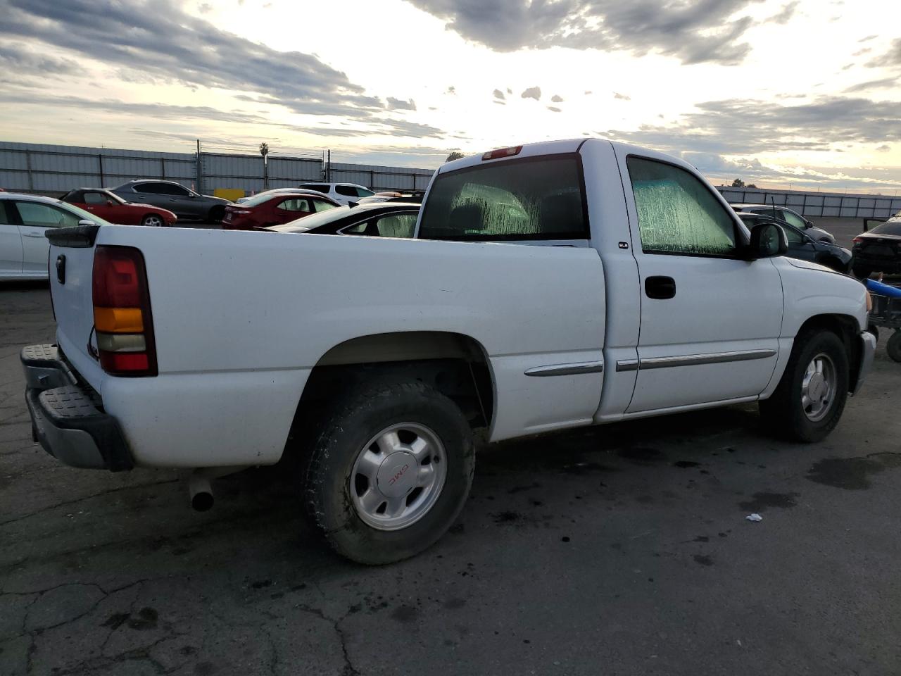 Obraz 3 z 2001 GMC NEW SIERRA C1500 2001 z VIN 1GTEC14V71Z308353