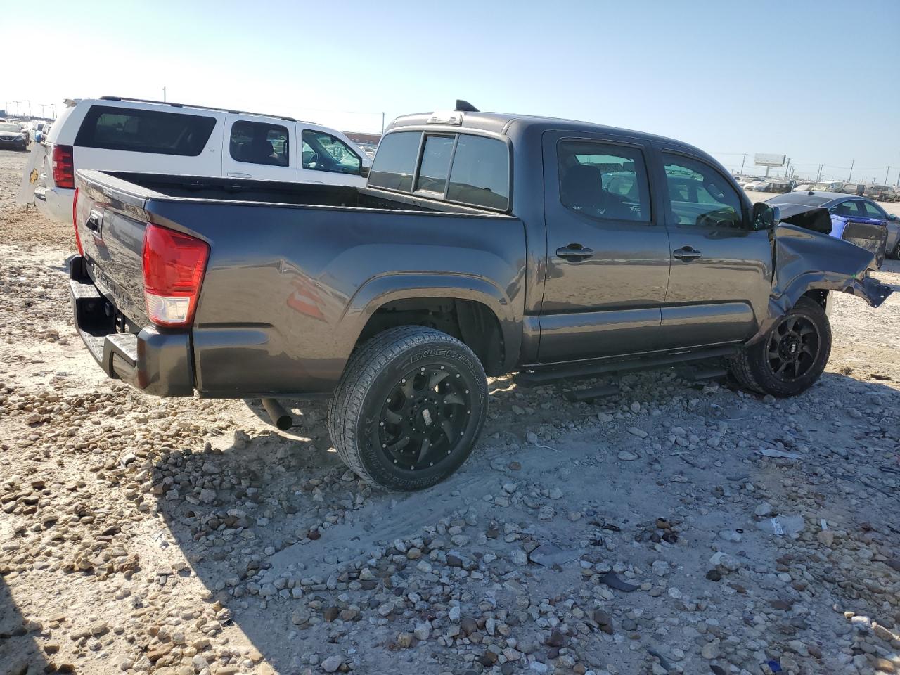 Image 3 of 2016 TOYOTA TACOMA DOUBLE CAB 2016 with VIN 5TFAX5GN1GX055394