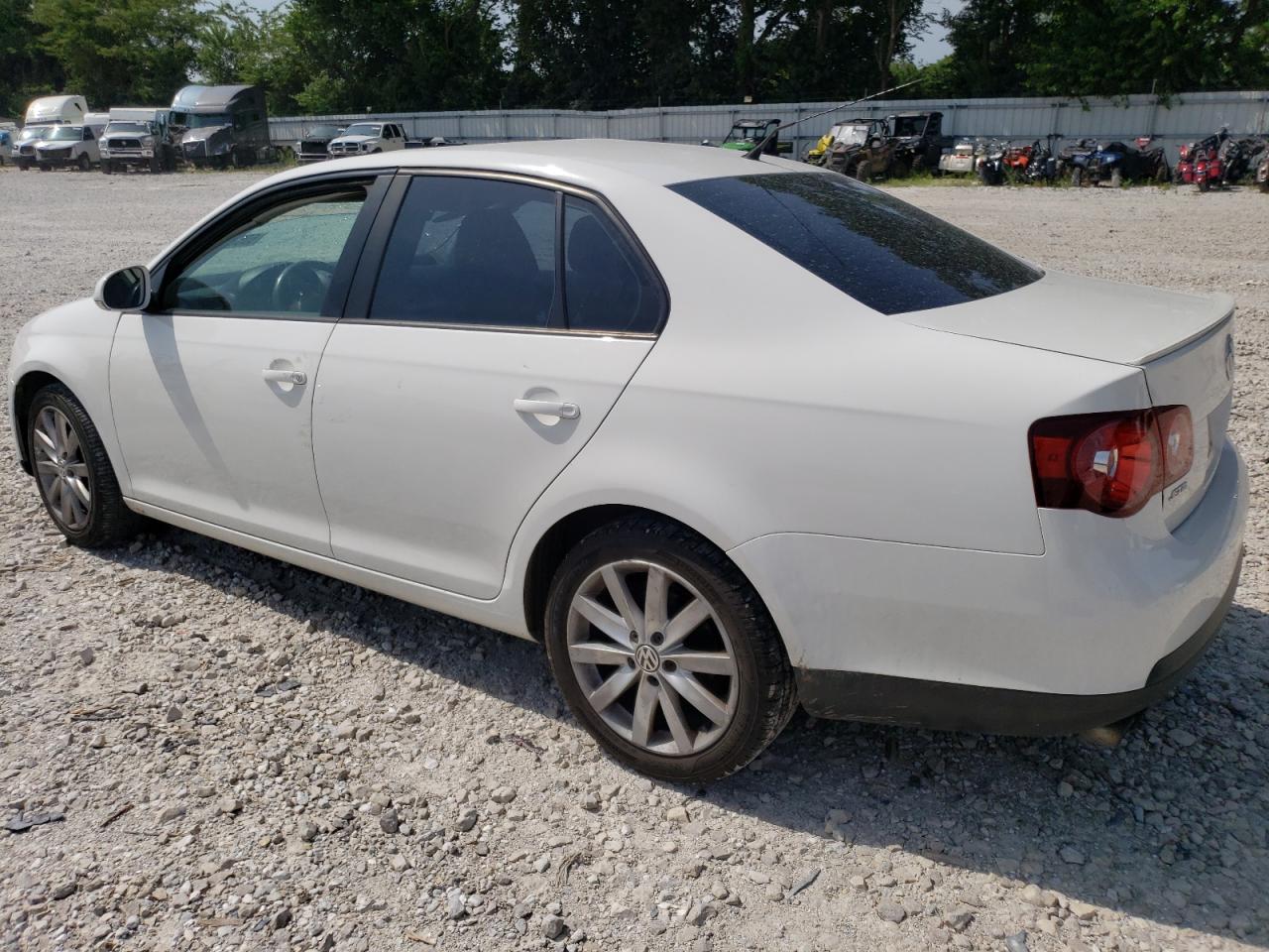 Image 2 of 2010 VOLKSWAGEN JETTA LIMITED 2010 with VIN 3VWAZ7AJ1AM101036