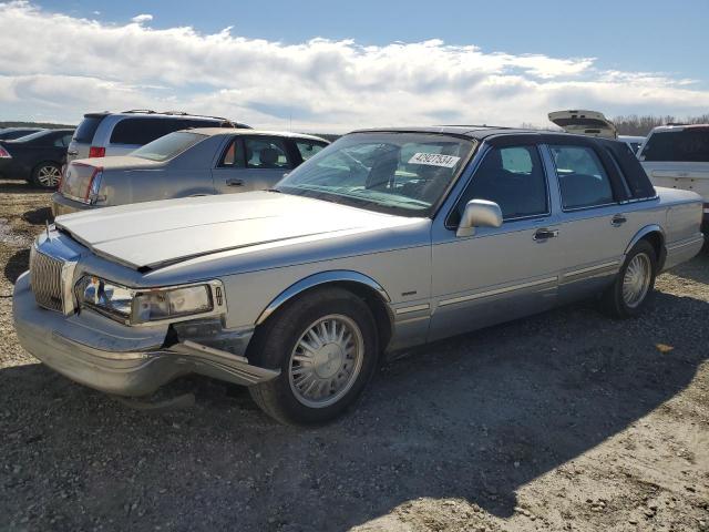 Image 1 of 1996 LINCOLN TOWN CAR SIGNATURE 1996 with VIN 1LNLM82W7TY630052